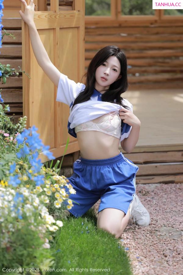   [XiuRen]高清写真图 2025.05.23 No.10318 橙子酱Lillian 学妹制服第2张图片